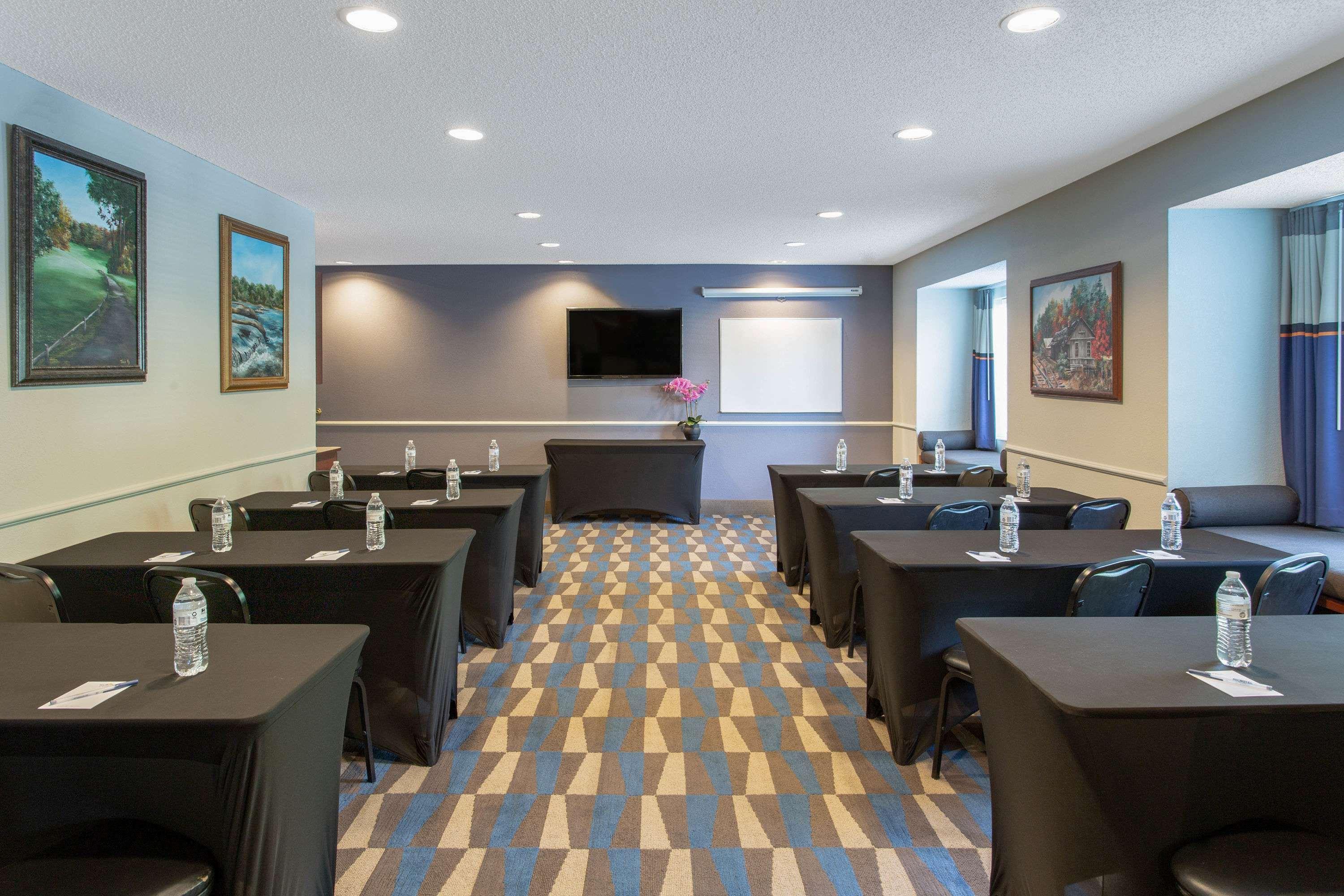 Microtel Inn & Suites By Wyndham Lillington/Campbell University מראה חיצוני תמונה